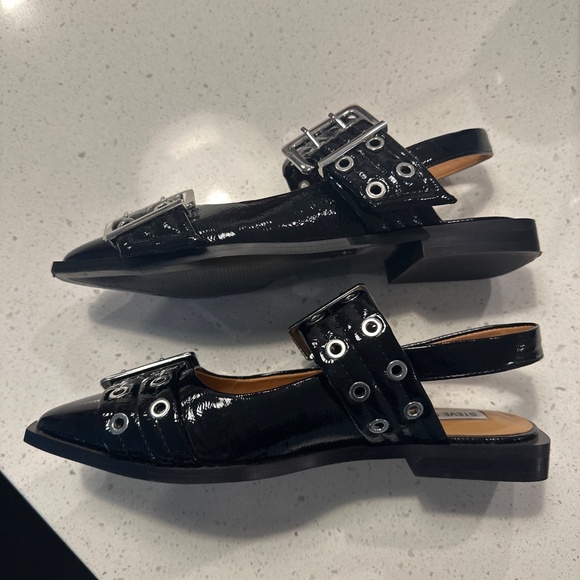 Steve Madden Graya Buckle flats sz 7.5 Worn Once! - Picture 5 of 5